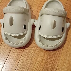 Kids Shark Design Clogs - Gray